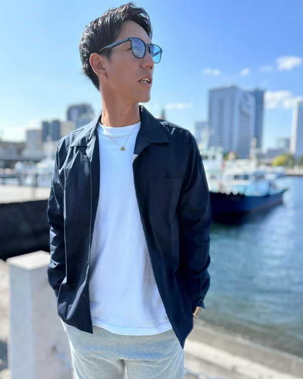 荒波翔さんが着る SHOWTIMESで過ごす海辺の休日