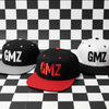 【後藤武敏コラボ】GMZ フラットバイザー スナップバックキャップ